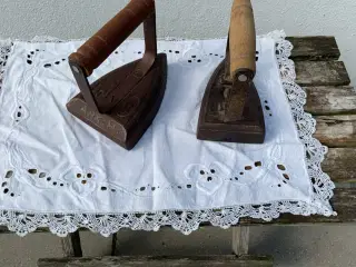 2 stk Gammel strygejern 