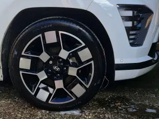 Originale Hyundai Kona SX2 19” fælge med dæk.