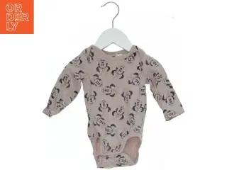Body med Mickey Mouse mønster fra H&M (str. 68)