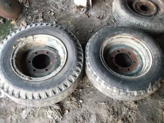 Gamle hjul til gummivogn