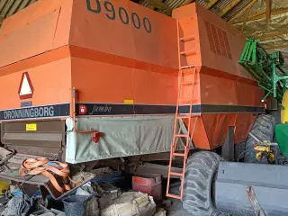 Dronningborg D9000 med 20 fod power flow skærebord