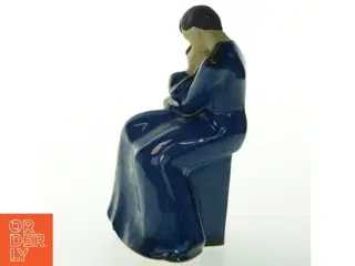 Keramikskulptur af omfavnende par fra JIE (str. 19 cm)