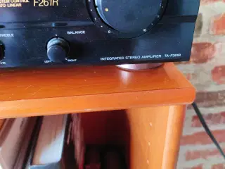 Sony TA-F 261 R  forstærker på 2x40 w 8 ohm 