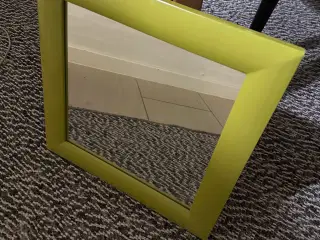 Fint grønt spejl til børneværelset