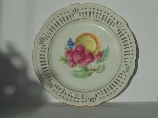 Vintage platte med frugt og blondekant