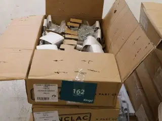 40 stk Gulvbeslag for radiatorer.