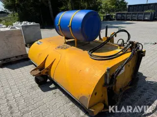 Fejekost med tank og vand JCB SC240