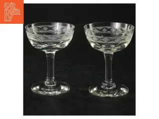 Champagneskåle med slibninger (str. 19 cm. 7 cm i diameter)