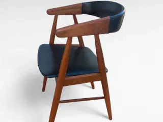Elegant teakstol med sort kunstlæder