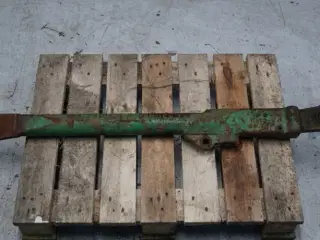 John Deere 4040 R.H. Liftarm AR80666
