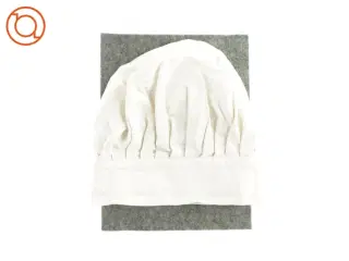 Lille hvid babyhat fra Sebra, justerbar størrelse