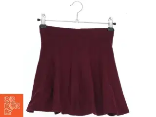 Bordeaux nederdel fra H&M (str. 122)