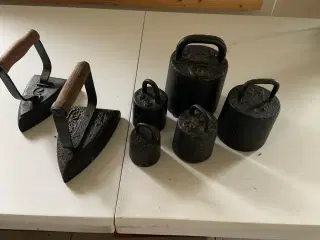 Gamle lodder og 2 strygejern 