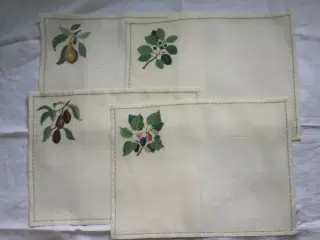 4 dækkeservietter m broderet frugt 