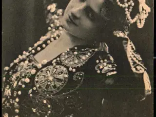 Gerda Krum-Nathansen i Den glade Enke  - Alex Vincent 1352 - Brugt
