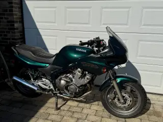 Yamaha XJ600 