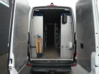 Mercedes-Benz Sprinter 316 2,1 CDI A2 H2 RWD 163HK Van 6g