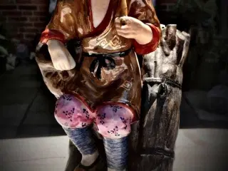 * Kinesisk keramikfigur; Brændehugger