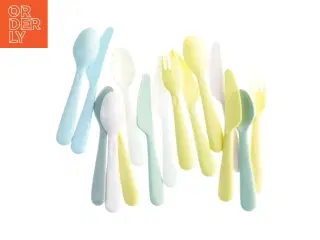 Plastikbestik i pastelfarver (str. 16 x 3 cm)