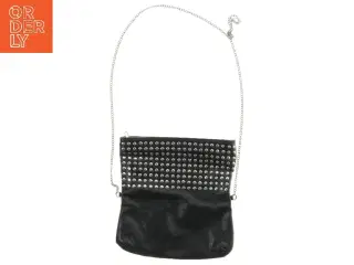 Sort skuldertaske med nitter (str. 26x27 cm)