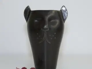 Vase af keramiker Kamilla Kvarnevik