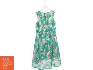 Blomstret sommerkjole fra H&M (str. 140)