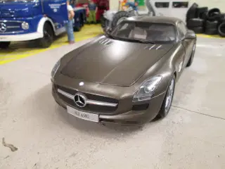 Modelbil 1:18 Mercedes SLS Minichamps