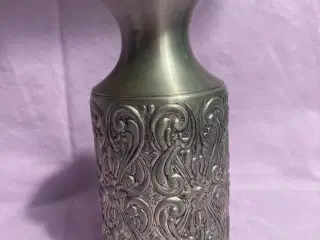 Smuk tin vase