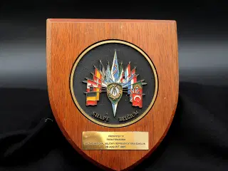NATO SHAPE Belgium – præsentationsskjold fra 1985