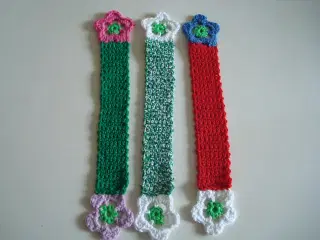 Bogmærker med blomster hæklet