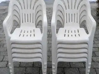 8 plastic stole med hynder