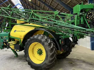 John Deere M944i isobus 28 m 4400 l.