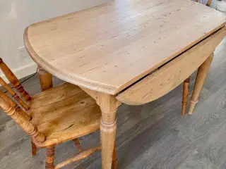 Antikt klapbord i fyrretræ. 