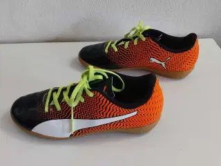 Puma fodboldstøvler indendørs str 38