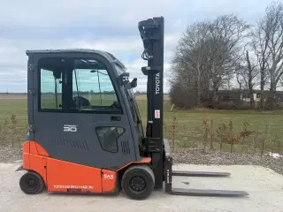 TOYOTA 3 TONS EL TRUCK SOM LØFTER 5 METER