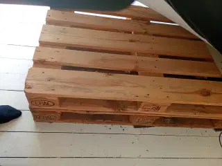Europaller gives væk