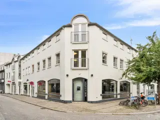 Attraktiv og velbeliggende lejemål i Latinerkvarteret