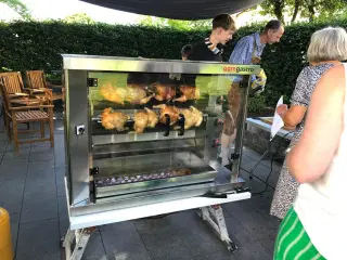 Kyllingegrill udlejes - eller sælges