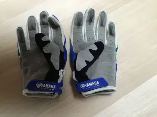 YAMAHA 