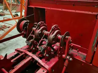 Sperry new Holland 276 Halmpresser