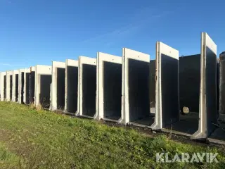 Beton skillevægge fra kornlager anslået 81 styk.