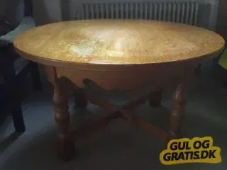 Rundt bord med 4 stole