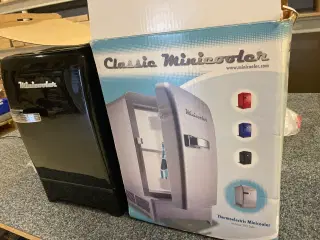 Minikøleskab til både 12 og 220 volt