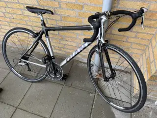 Giant racercykel