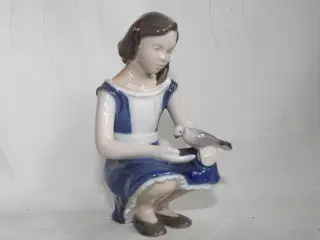 Pige med due, figur fra Bing & Grøndahl 