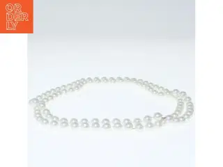 Lang hvid halskæde med perler (str. 90 cm)