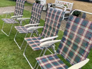 Lækkert stabilt campingbord med 4 tilhørende stole