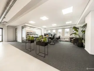 Rummeligt kontor på 586 m² med god placering