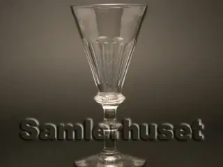 Anglais Hvidvinsglas. H:140 mm.
