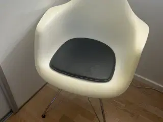 Eames armchair m læder hynde
